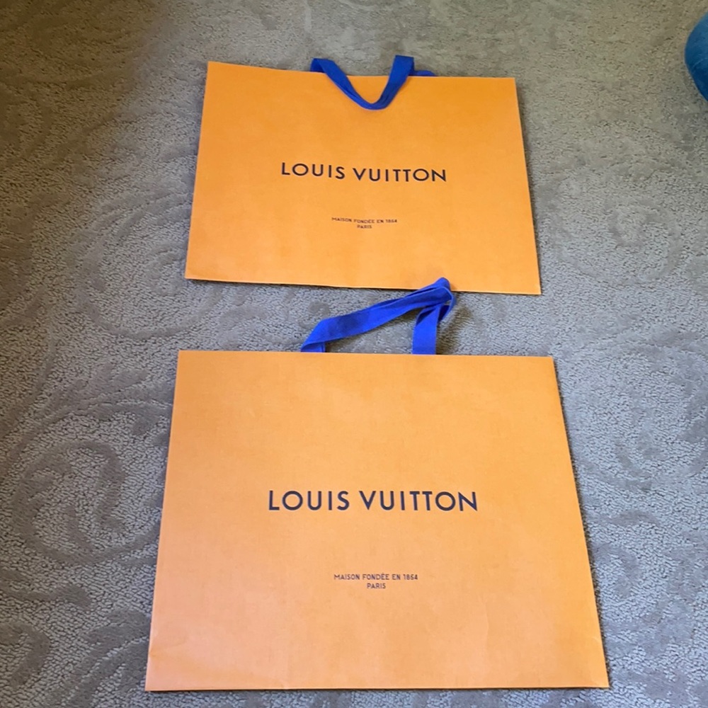 Louis Vuitton bag 13 1.2 x 16 $25 each